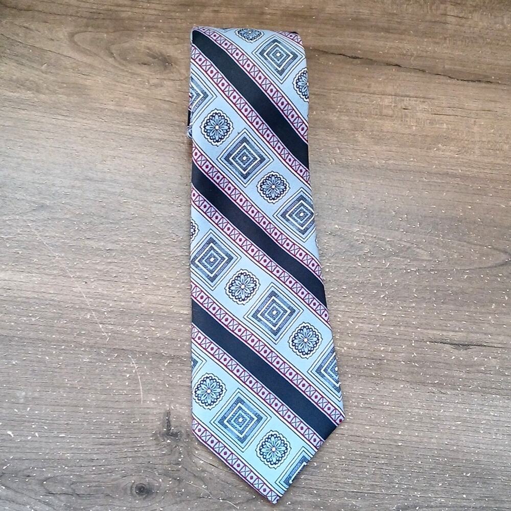 Vintage Americana Blue Geometric Print Tie With Stripes